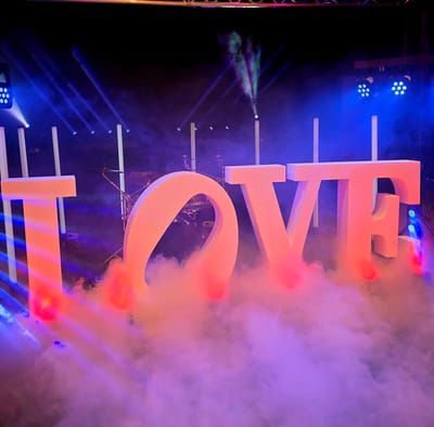 LETTRES GEANTES L.O.V.E