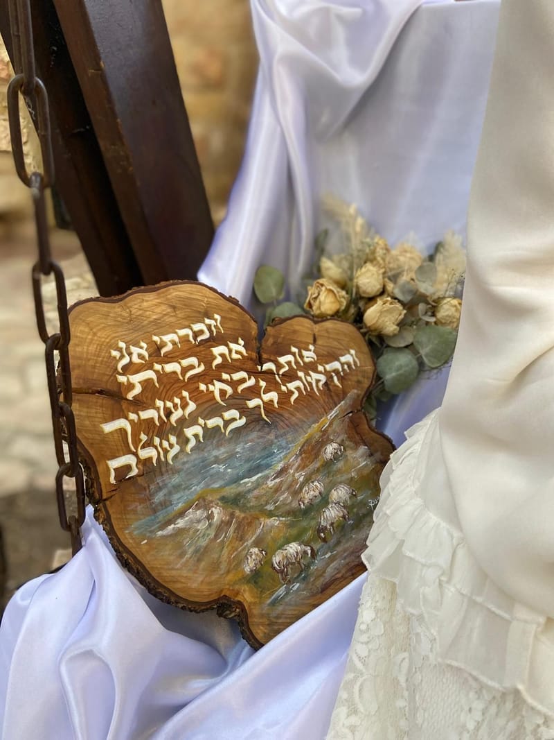 ברכת הדלקת נרות וציור על עץ