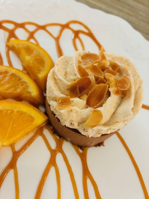 Les mousses chocolat-pralin, oranges au vinaigre