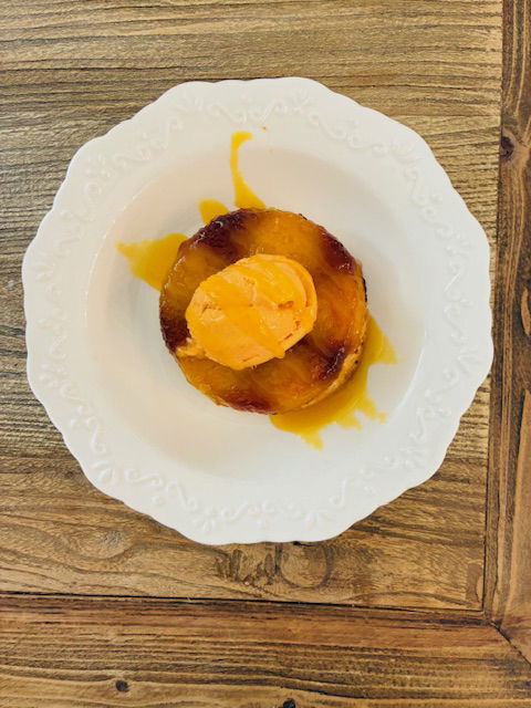 La tatin d'abricots rôtis, coulis et sorbet