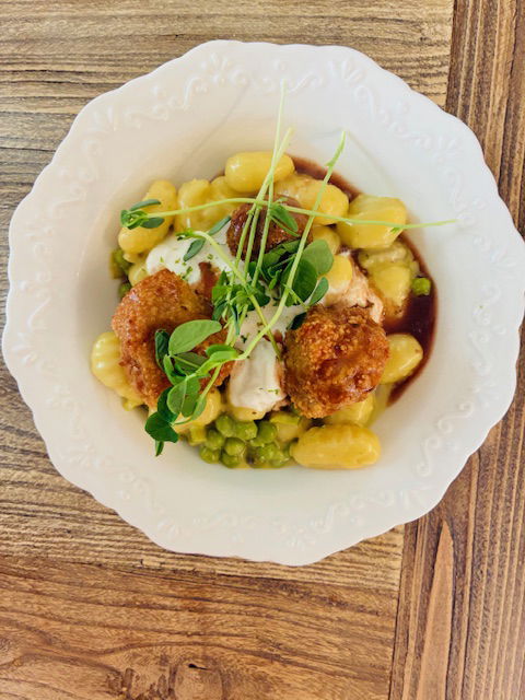 Les gnocchi, crème de pois, pois et champignons