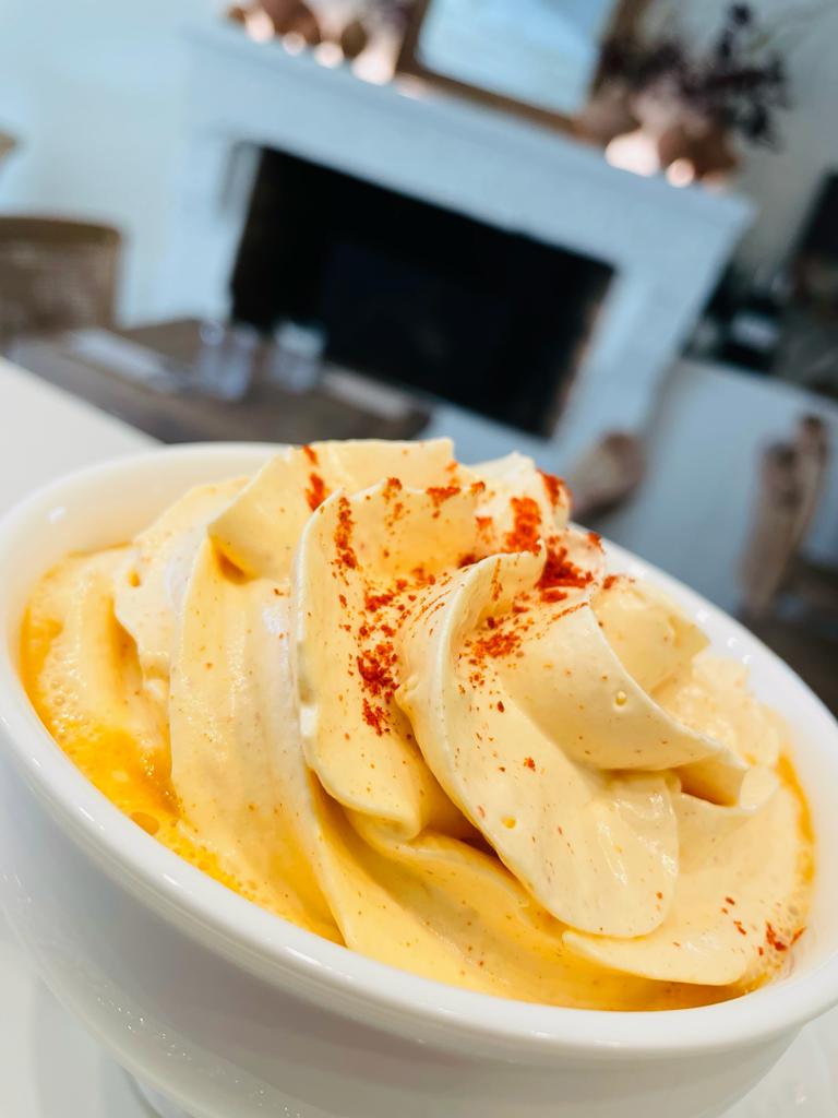 Le cappuccino de homard, mousse et poussière de cèpes