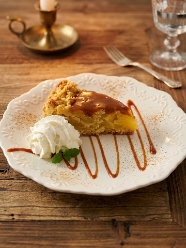 La tarte aux pommes, crumble et caramel beurre salé