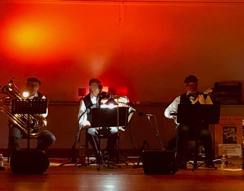 Concert en trio instrumental, accordéon-banjo-tuba