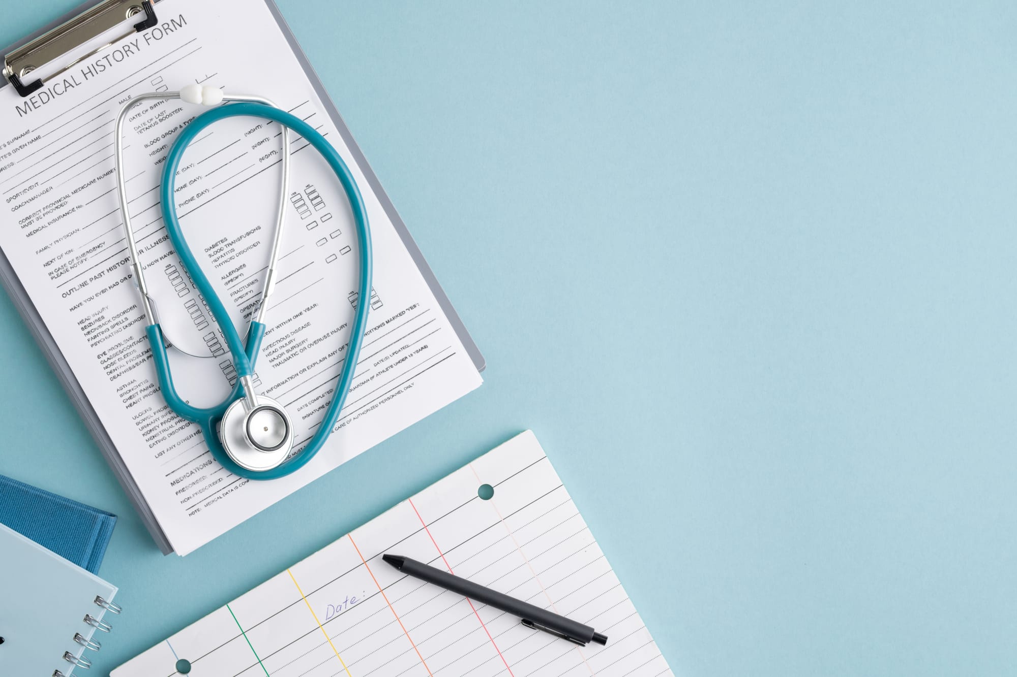 Relatórios Médicos Detalhados: A Chave para Acessar Benefícios Assistenciais, Previdenciários e Curatela