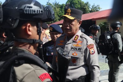 KAPOLDA SULSEL LEPAS 64 PERSONEL BRIMOB BKO POLDA PAPUA TENGAH