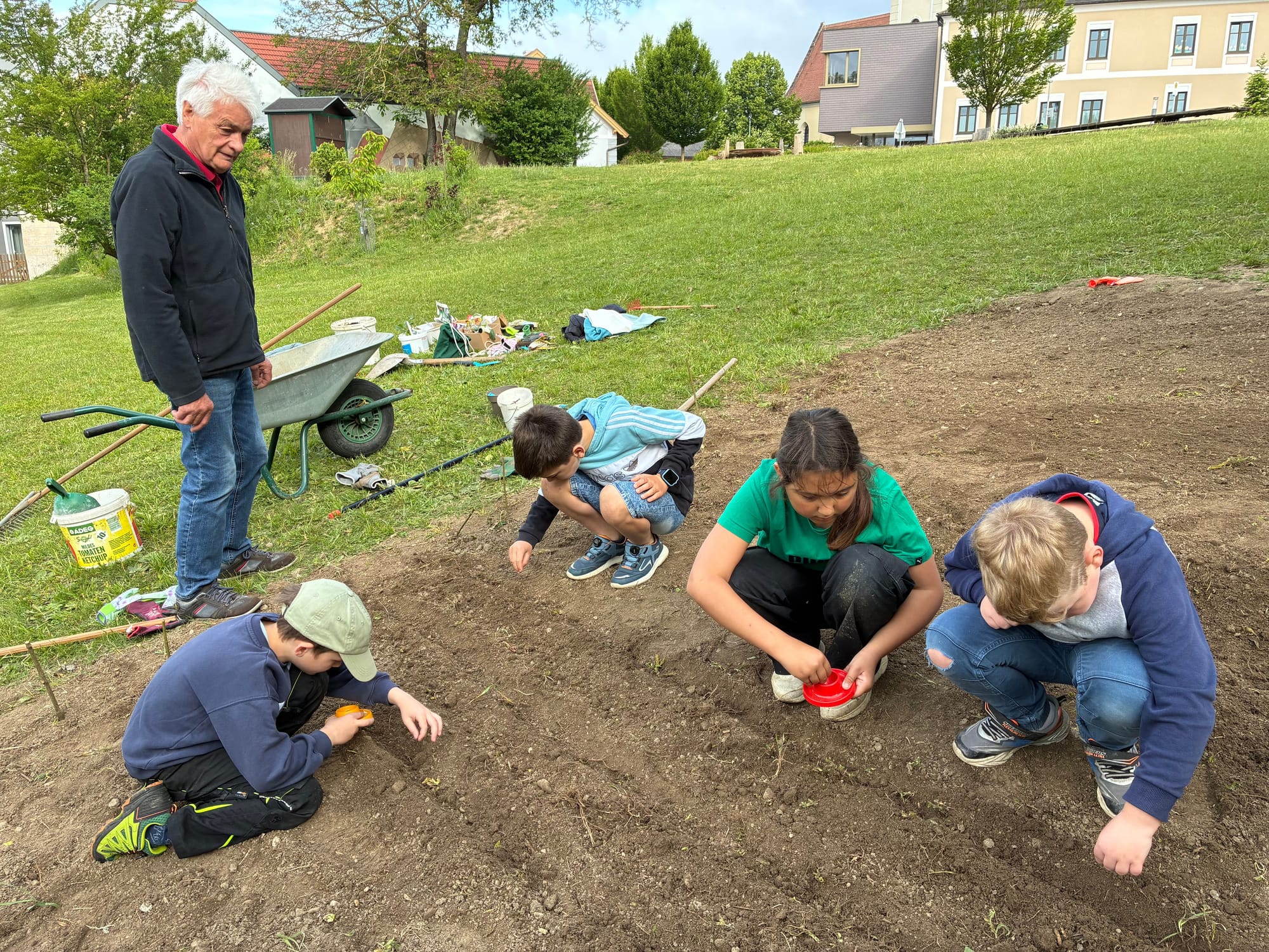Wachsen, lernen, staunen - Kinder im Garten