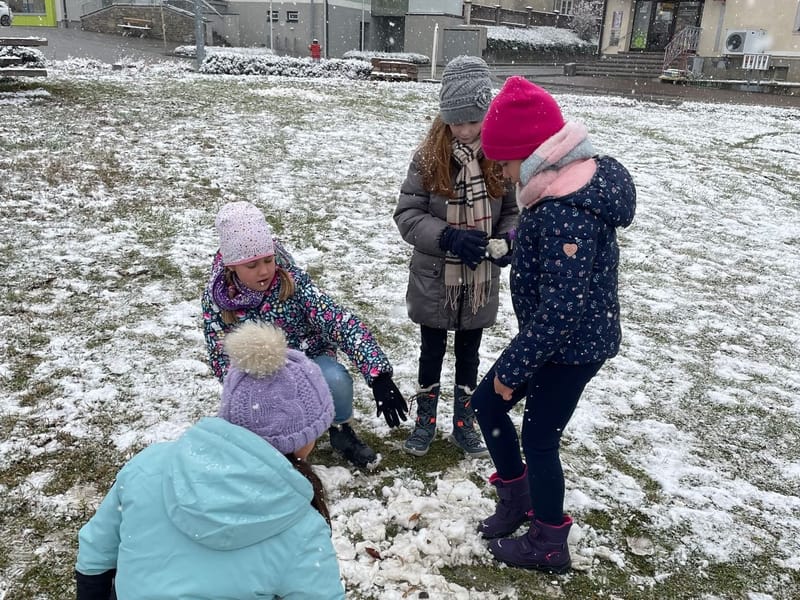 Turnstunde im Schnee