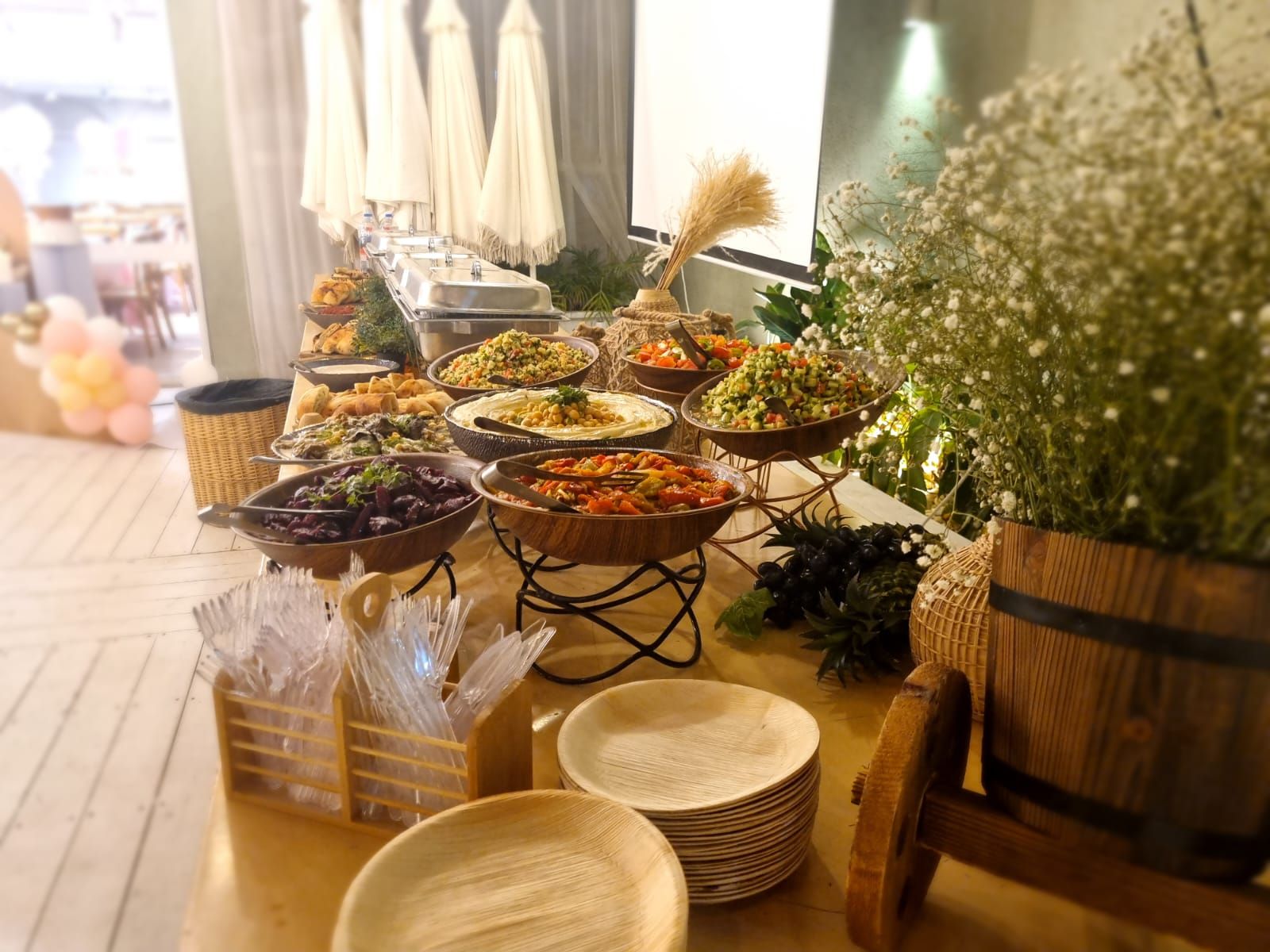 אוכל לאירועים ביתיים – איך מתכננים נכון בלי להסתבך