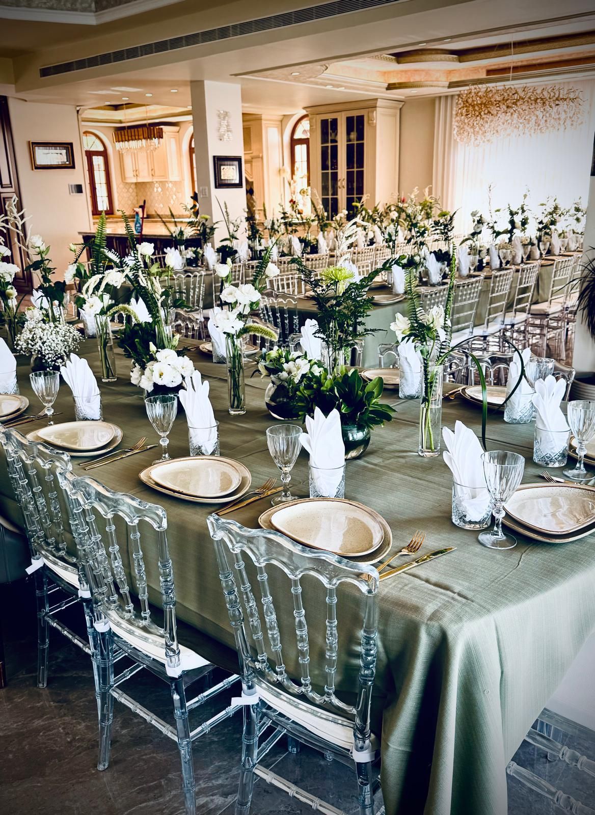 איך לבחור קייטרינג לאירועים קטנים – כשהאוכל, השירות והתחושה צריכים לעבוד יחד