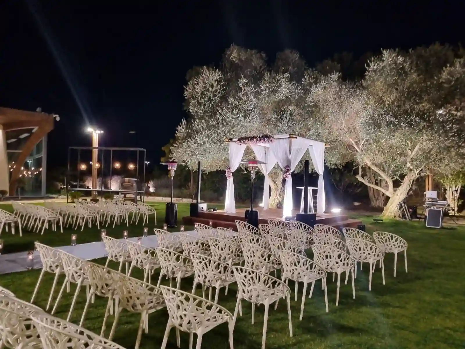 חופה להשכרה בעיצוב מלא - יהלום הפקות 