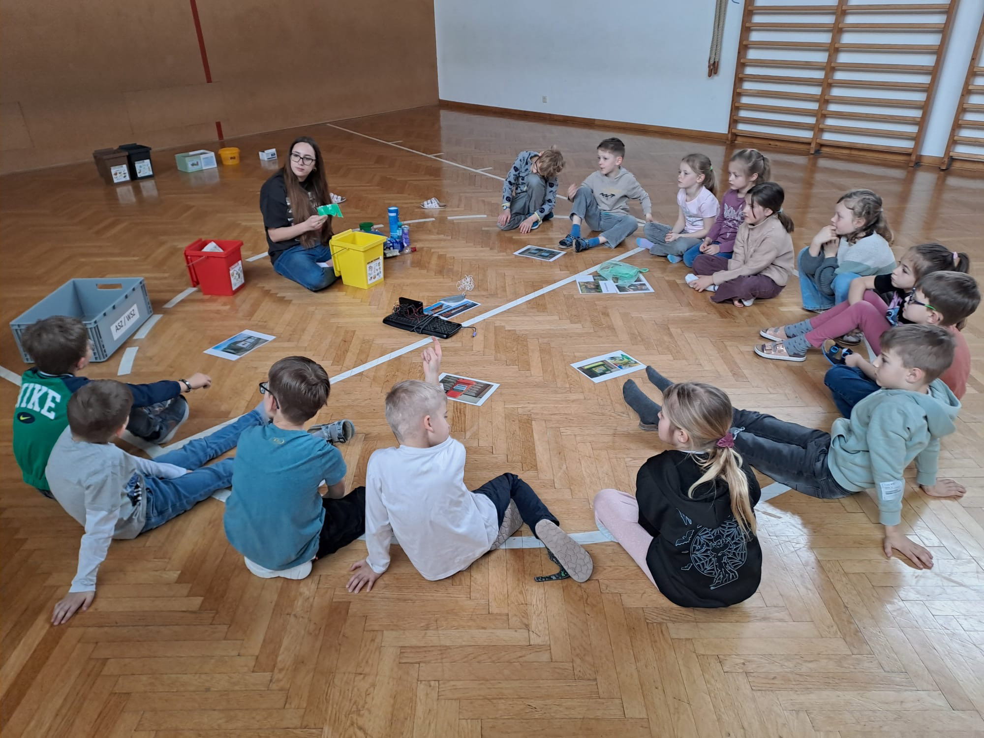 Workshop zur richtigen Mülltrennung in der zweiten Klasse (März 2026)