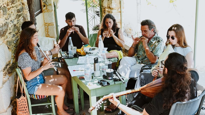 Η ΑΣΚΟΜΑΝΤΟΥΡΑ ΚΑΙ ΤΟ ΘΙΑΜΠΟΛΙ ΣΤΗΝ ΚΡΗΤΗ