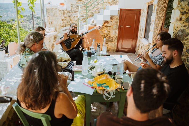 Η ΑΣΚΟΜΑΝΤΟΥΡΑ ΚΑΙ ΤΟ ΘΙΑΜΠΟΛΙ ΣΤΗΝ ΚΡΗΤΗ