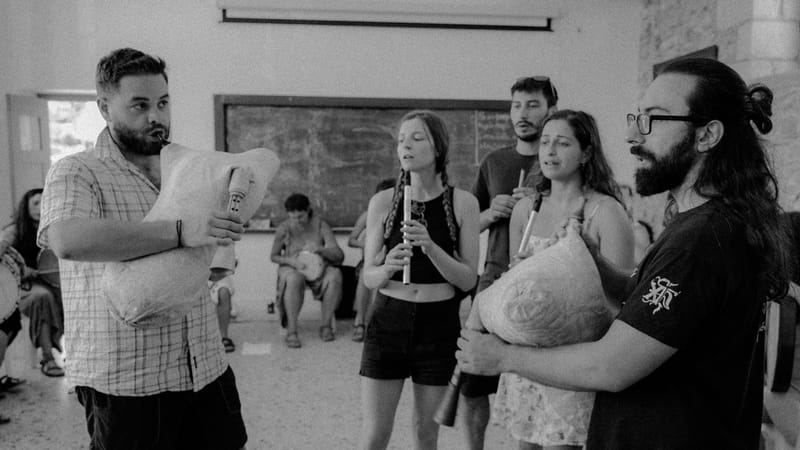 Η ΑΣΚΟΜΑΝΤΟΥΡΑ ΚΑΙ ΤΟ ΘΙΑΜΠΟΛΙ ΣΤΗΝ ΚΡΗΤΗ