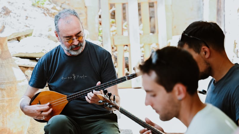 ΤΟ ΜΠΟΥΛΓΑΡΙ ΜΕΣΑ ΑΠΟ ΤΟ ΡΕΠΕΡΤΟΡΙΟ ΤΟΥ ΑΣΤΙΚΟΥ ΤΡΑΓΟΥΔΙΟΥ ΤΗΣ ΚΡΗΤΗΣ