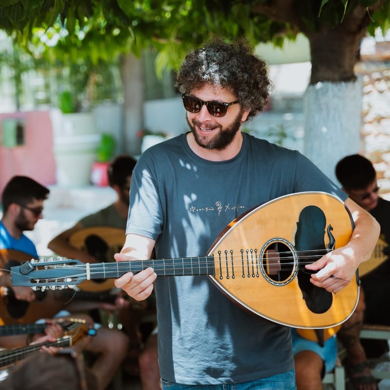 Giannis Linardakis _ Cretan Lute: From Basic Principles to Local