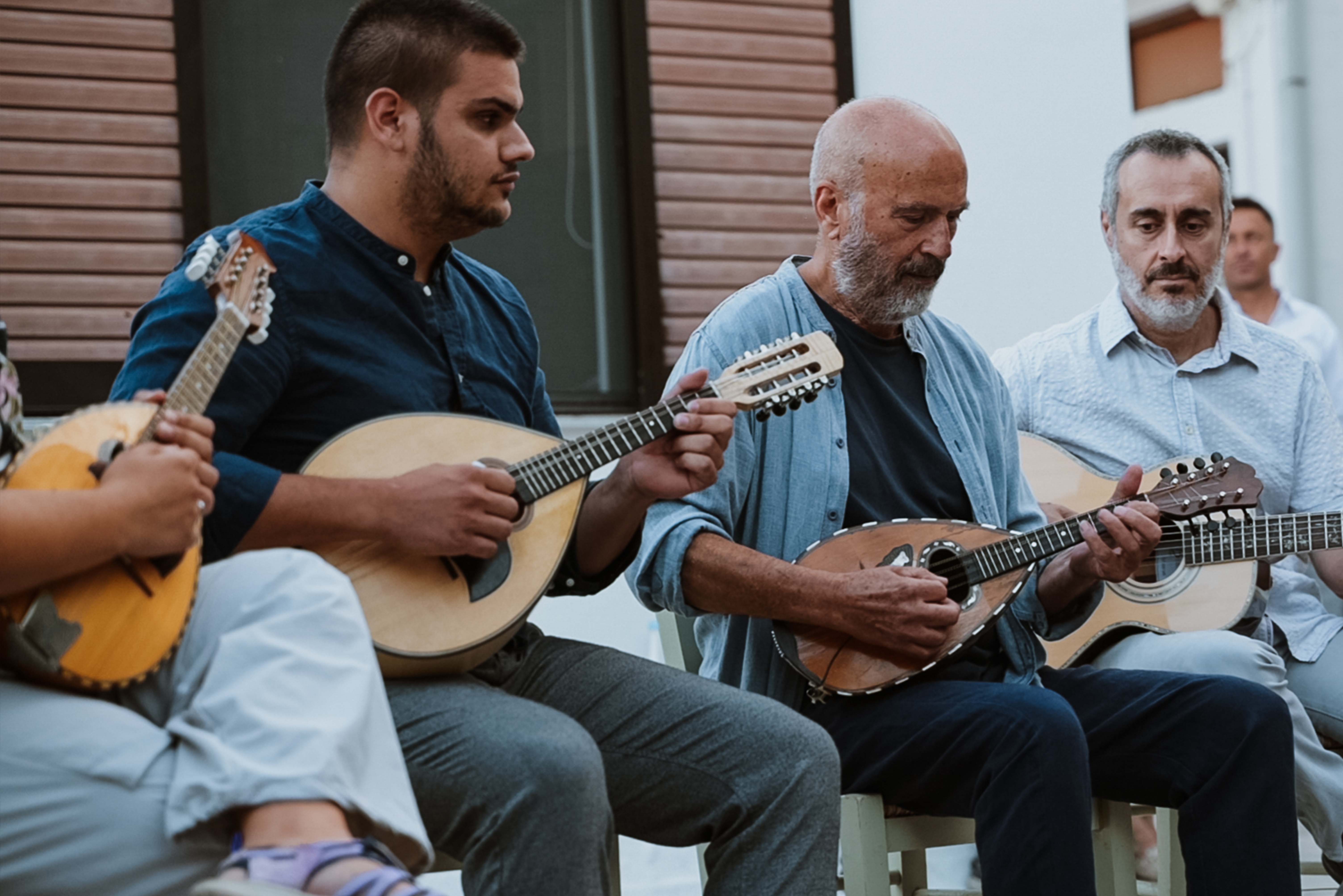THE MANDOLIN IN CRETE
