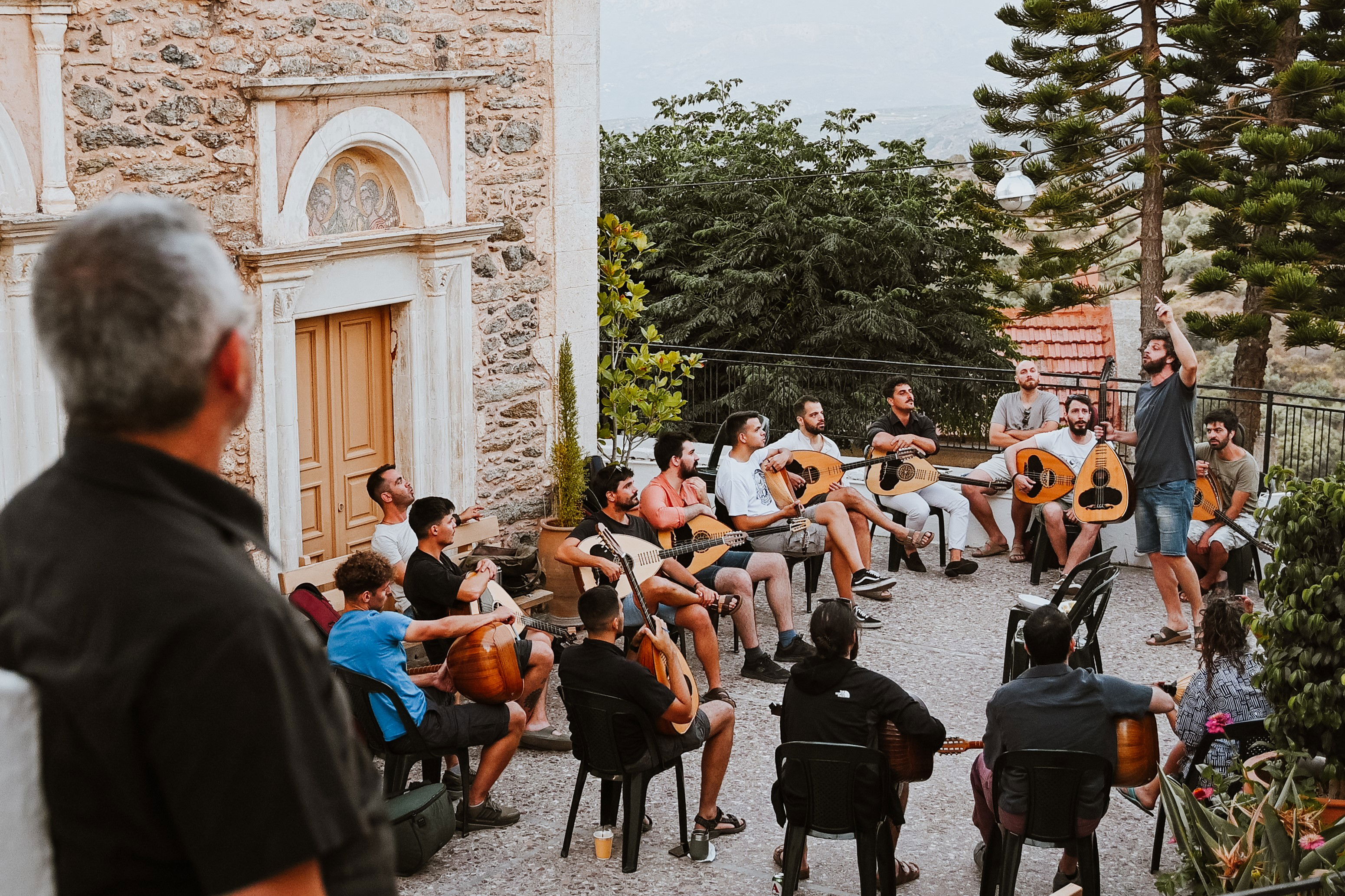 CRETAN LUTE: ROLE AND ADAPTABILITY