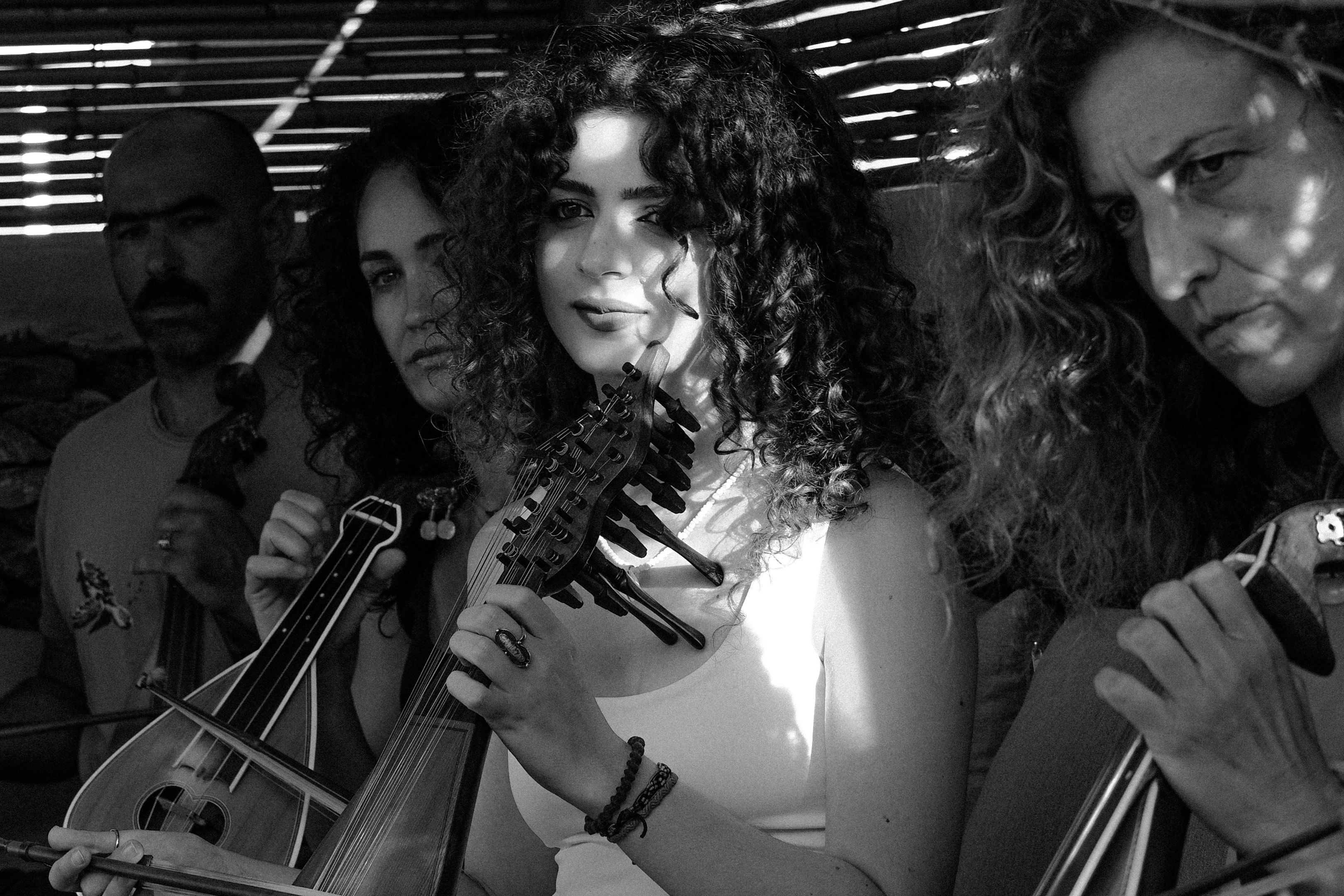 CRETAN LYRA: STUDY IN PRACTICE