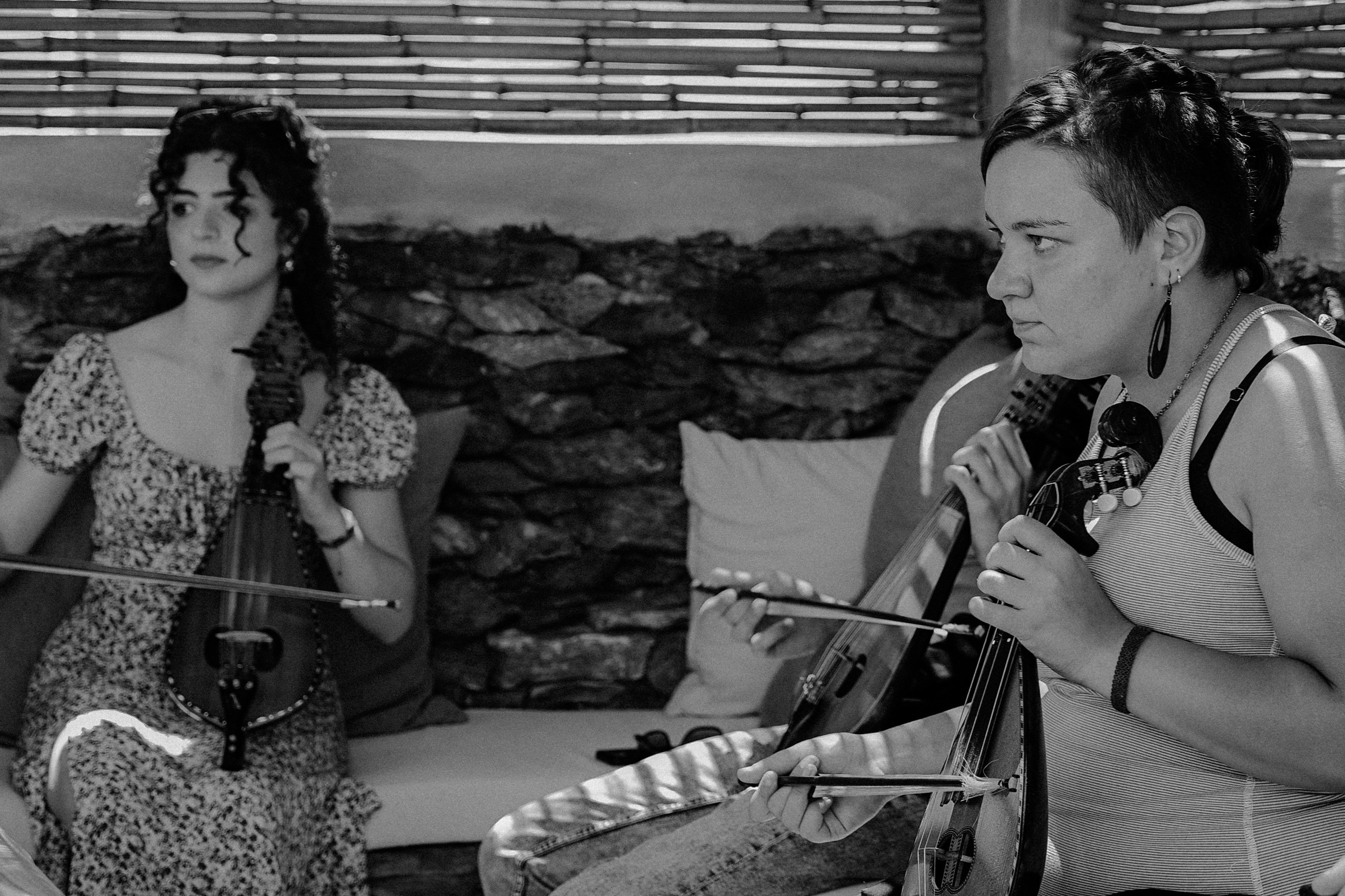 CRETAN LYRA: STUDY IN PRACTICE