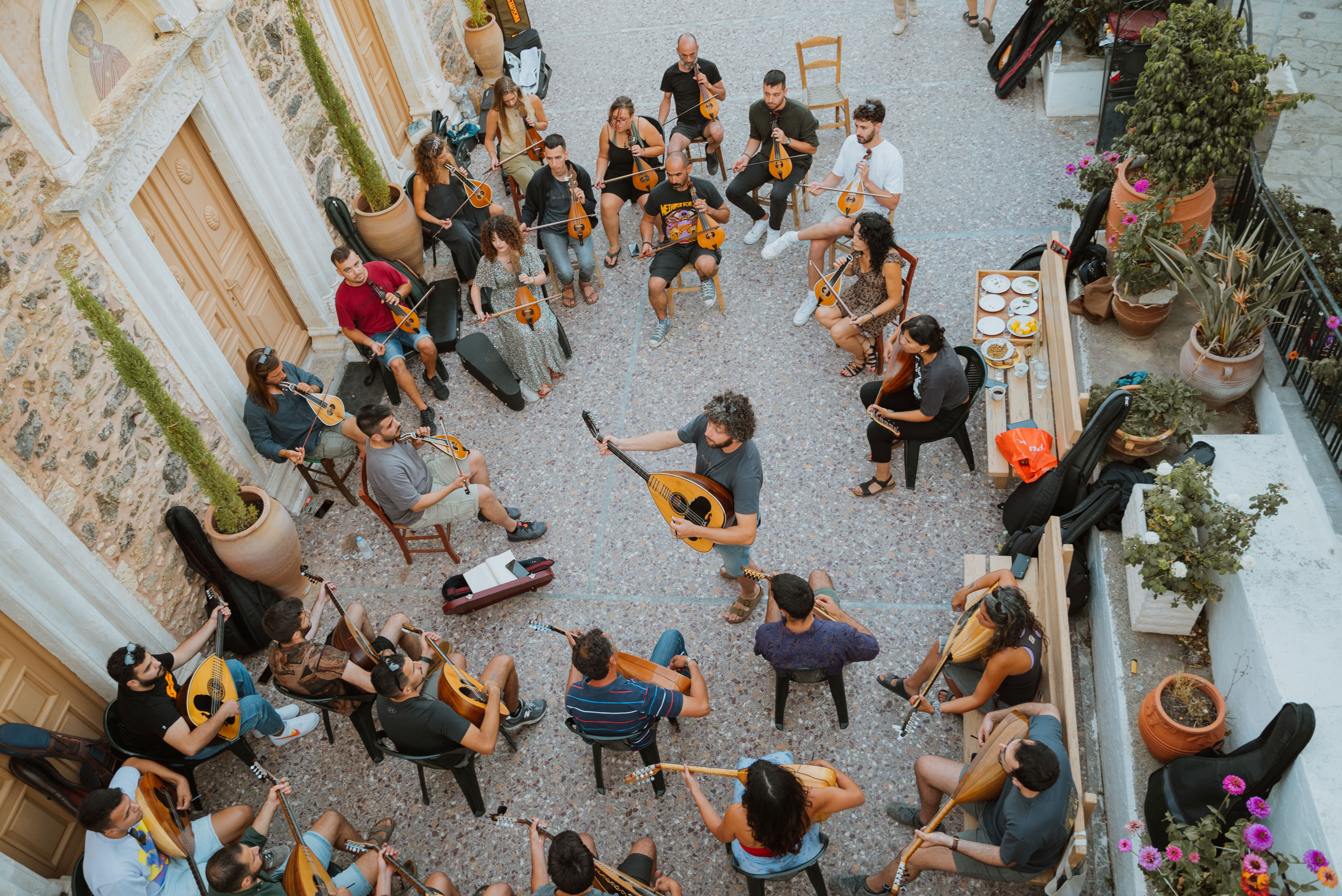 CRETAN LYRA: STUDY IN PRACTICE