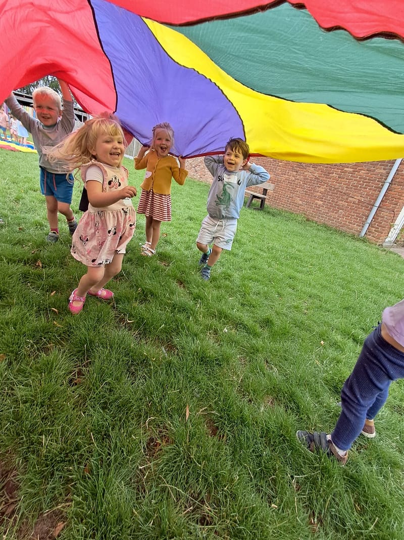 Regenboogfeest kamp