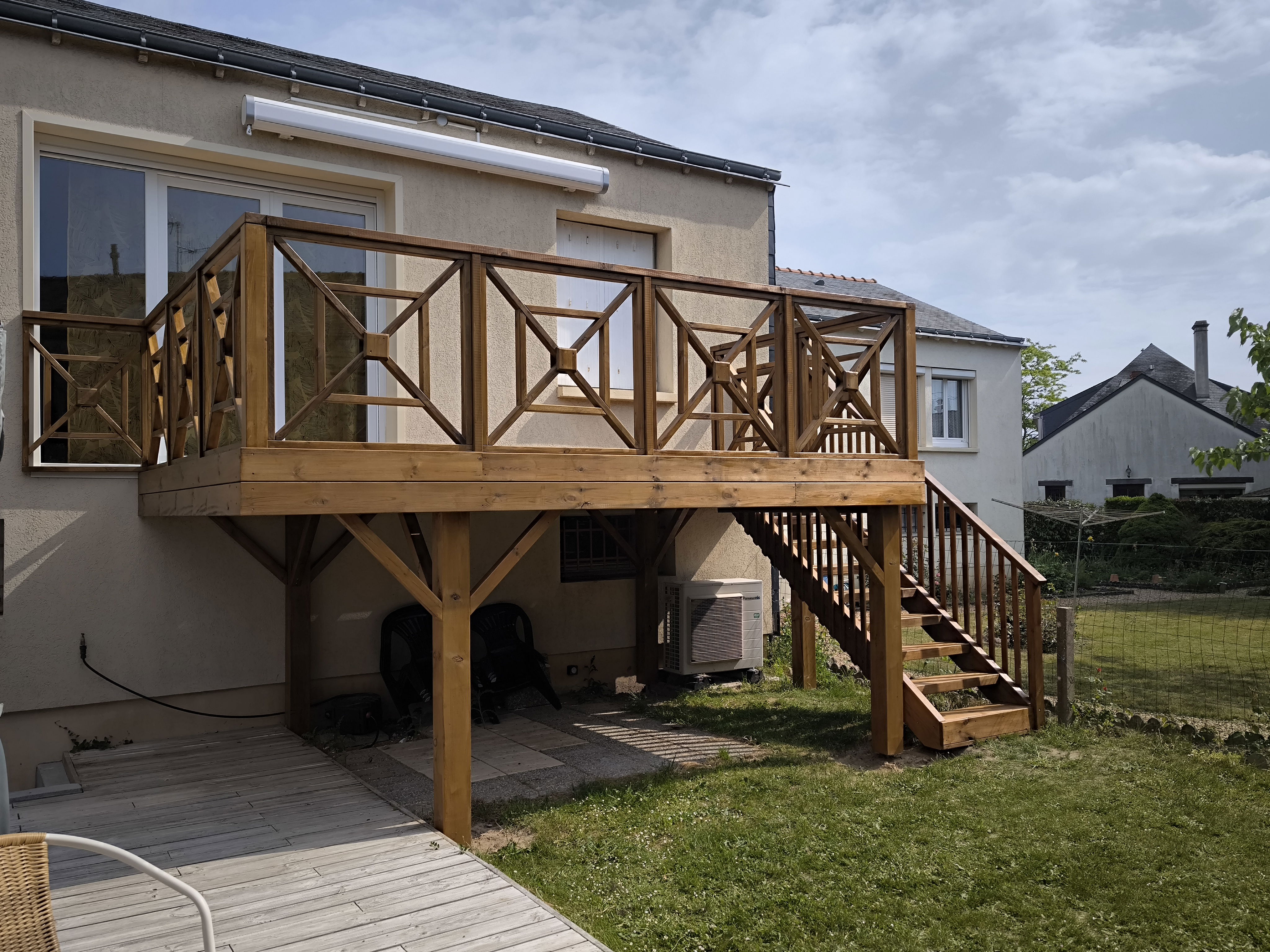 Terrasse sur pilotis sainte-gemmes-sur-loire
