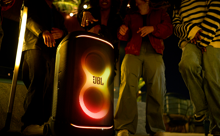 JBL PartyBox 520 | Portable battery-powered party speaker with powerful and  loud sound