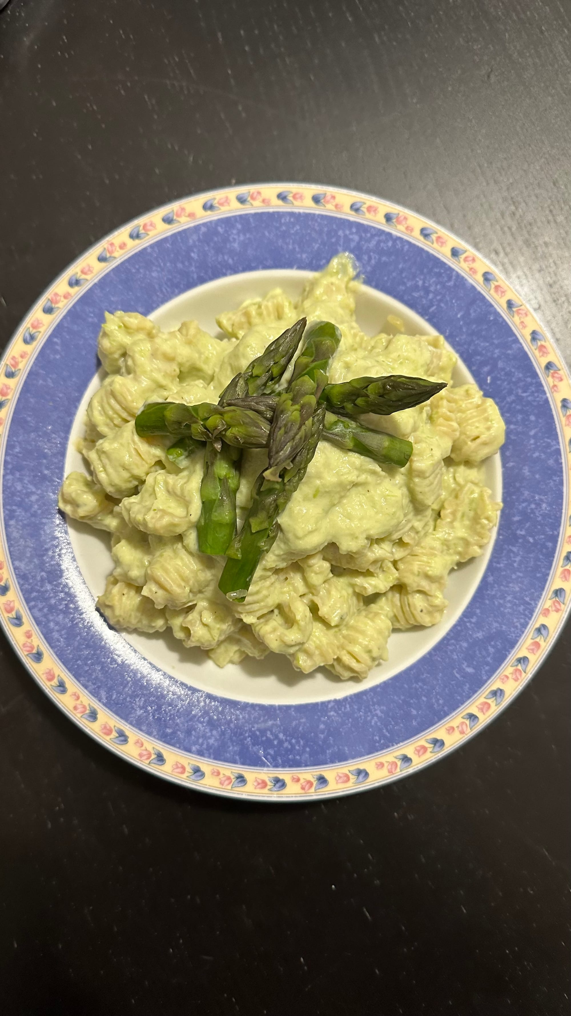 Pasta con crema di ricotta, asparagi e fagioli