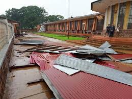 KAMBA : REHABILITATION TOITURE ECOLE KIMBAGUISTE