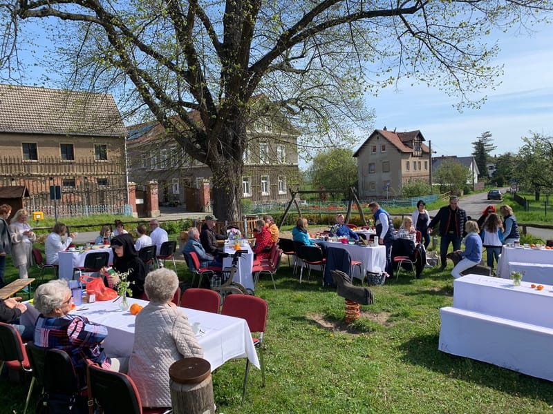 Frühstück unter der Linde