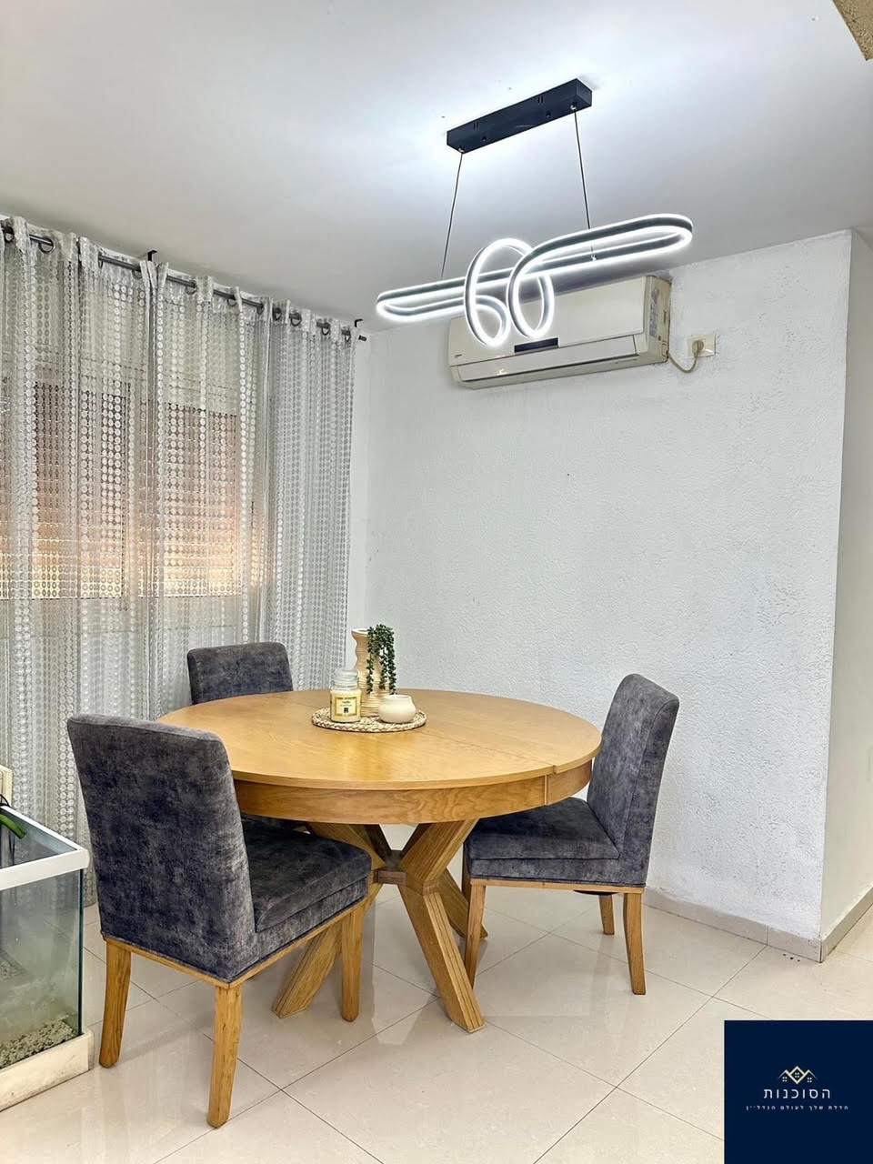 גירה מיוחדת מצוינת להשקעה / מגורים ! ,בשטח של כ- 75 מ״ר  3 חדרים בקומה 2 , משופצת. צופה לנוף ים , פוטנציאלית לחלוקה ! 