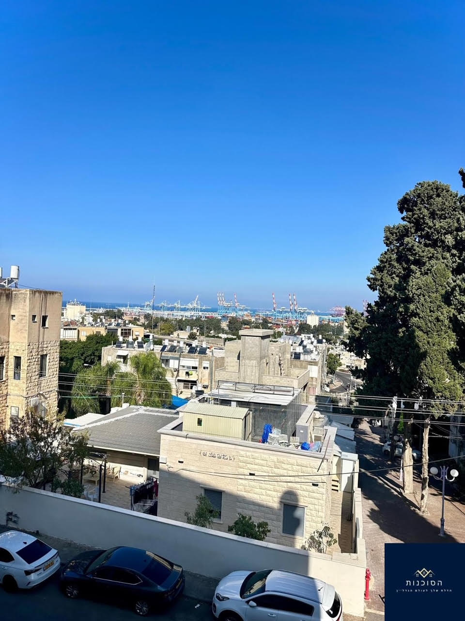 גירה מיוחדת מצוינת להשקעה / מגורים ! ,בשטח של כ- 75 מ״ר  3 חדרים בקומה 2 , משופצת. צופה לנוף ים , פוטנציאלית לחלוקה ! 