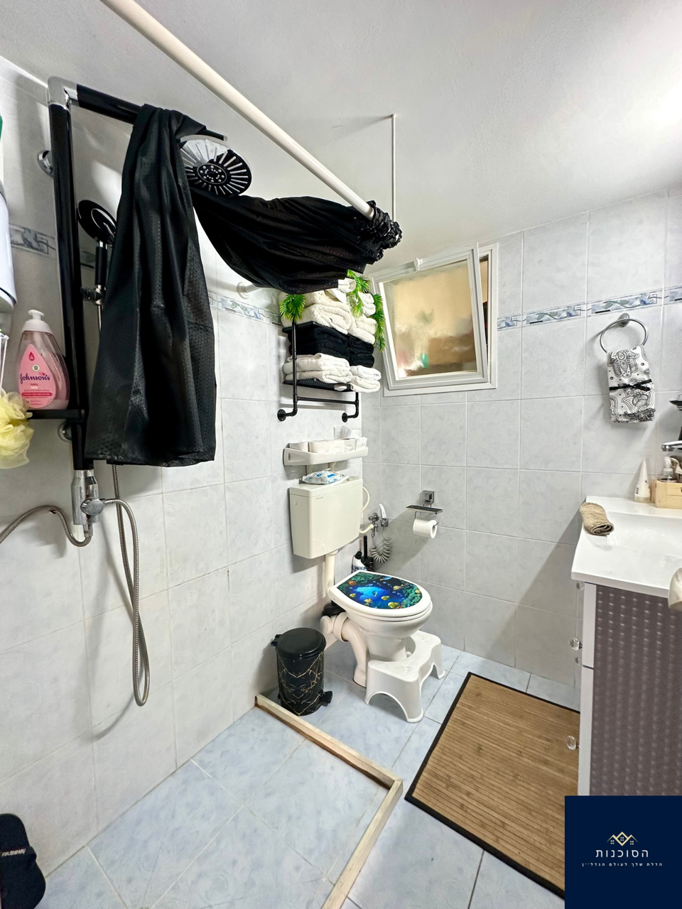 דירה מיוחדת, מצוינת למגורים / השקעה, בשטח של כ- 60 מ״ר , 3 חדרים  כולל ממ״ד ומרפסת. לדירה חנייה פרטית בטאבו  ומחסן.  ממוקמת בקומה 3 עם מעלית, עברה שיפוץ מקיף. בקרבת הטכניון / המכללה לחינוך