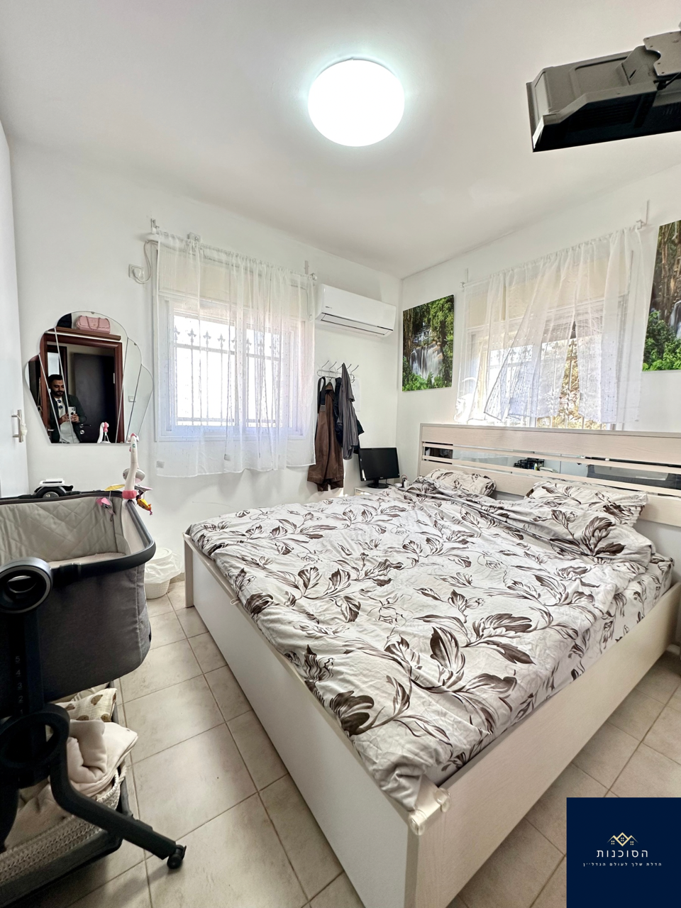 דירה מיוחדת, מצוינת למגורים / השקעה, בשטח של כ- 60 מ״ר , 3 חדרים  כולל ממ״ד ומרפסת. לדירה חנייה פרטית בטאבו  ומחסן.  ממוקמת בקומה 3 עם מעלית, עברה שיפוץ מקיף. בקרבת הטכניון / המכללה לחינוך