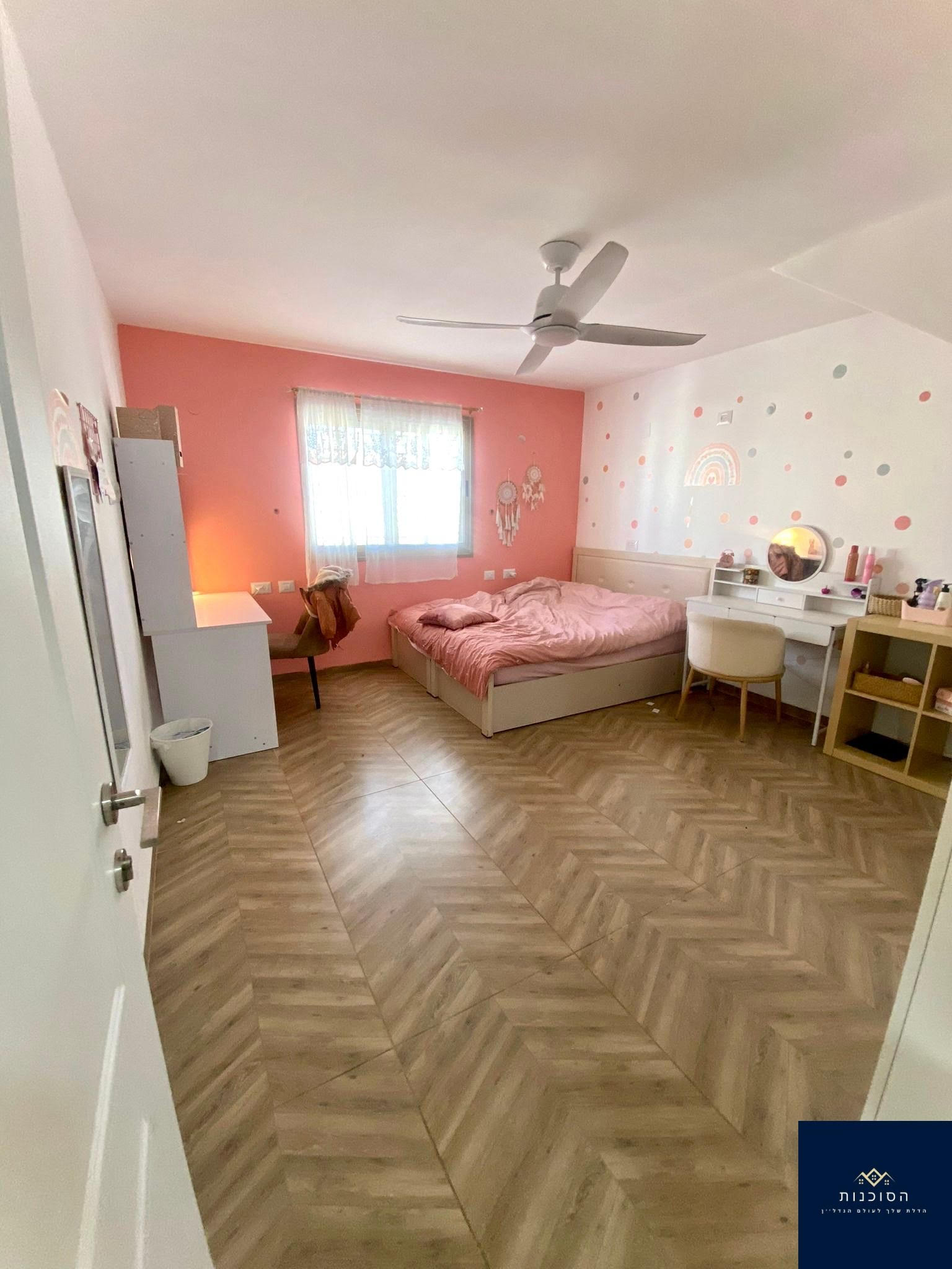 למכירה!!!   נהריה , רח׳ החלוץ, דירת גג ענקית