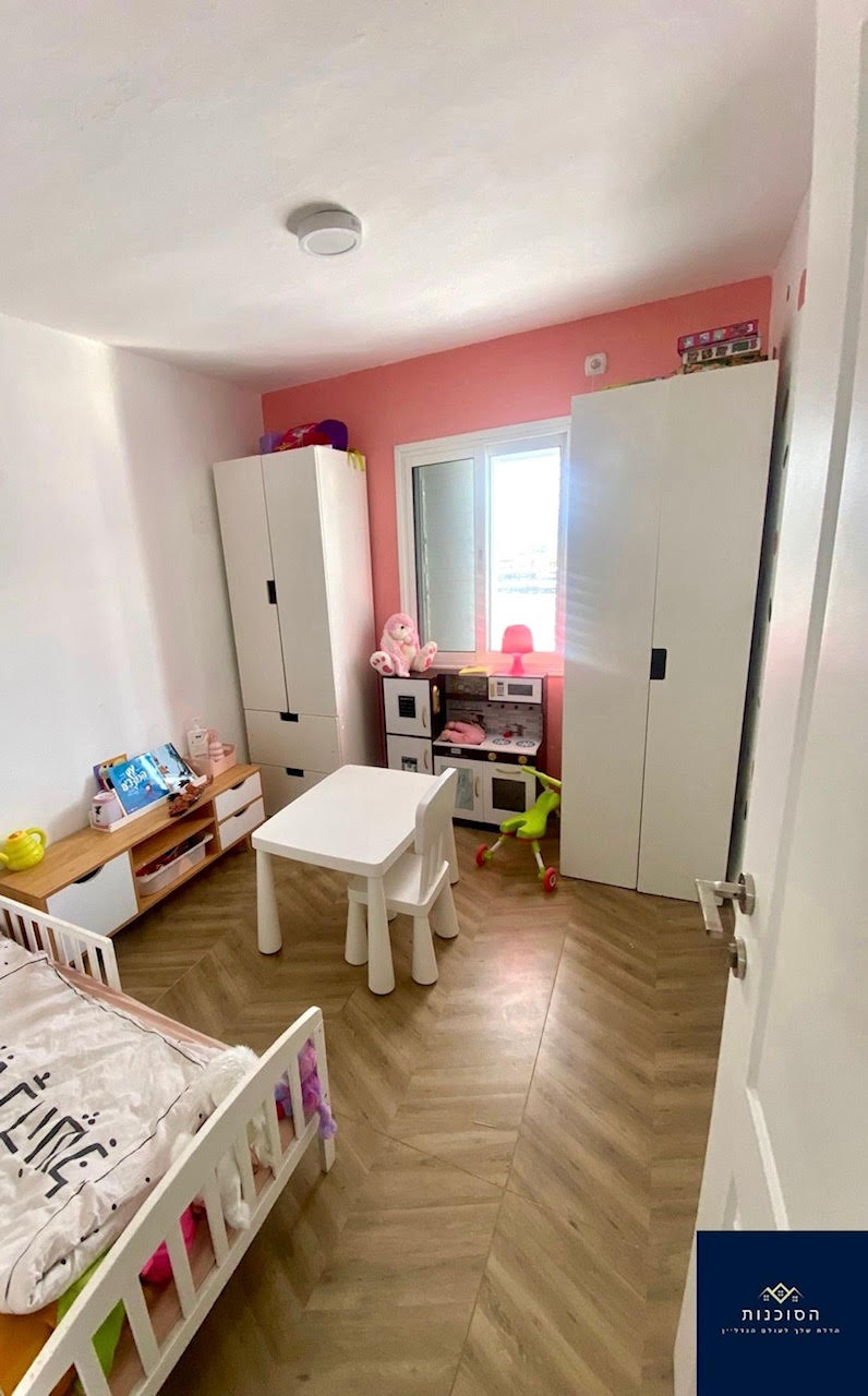 למכירה!!!   נהריה , רח׳ החלוץ, דירת גג ענקית