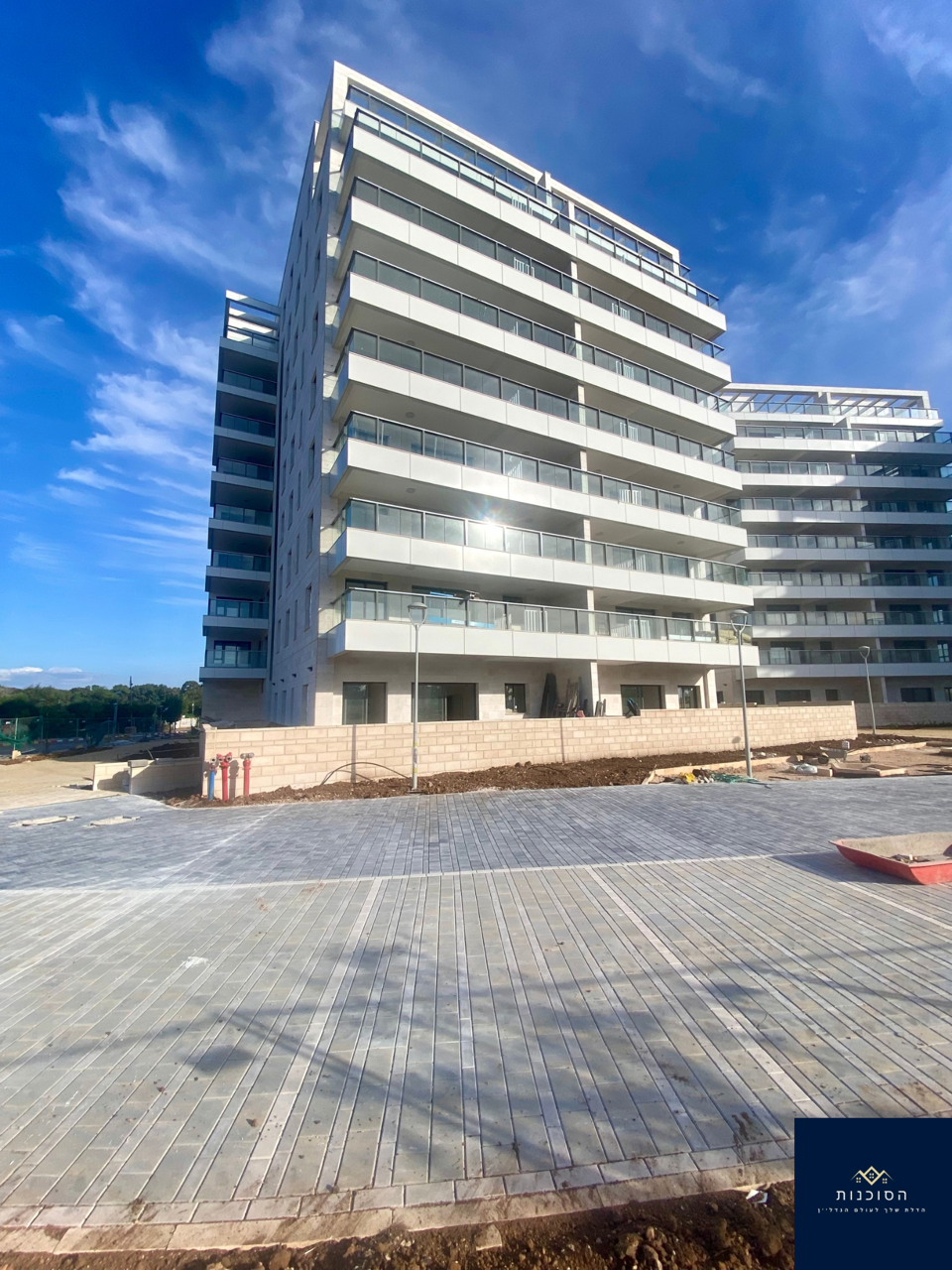 🏡 למכירה - דירה יוקרתית בעיצוב מודרני בשכונת אכזיב האיכותית!  