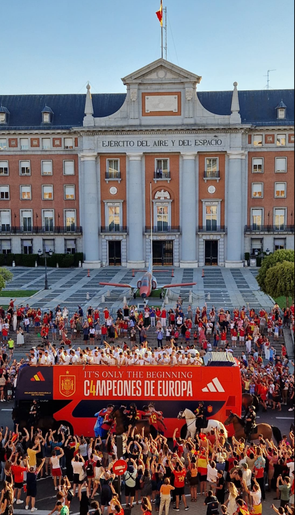 EL EJÉRCITO DEL AIRE Y DEL ESPACIO ESPAÑOL DA LA ENHORABUENA A LOS CAMPEONES DE EUROPA !!