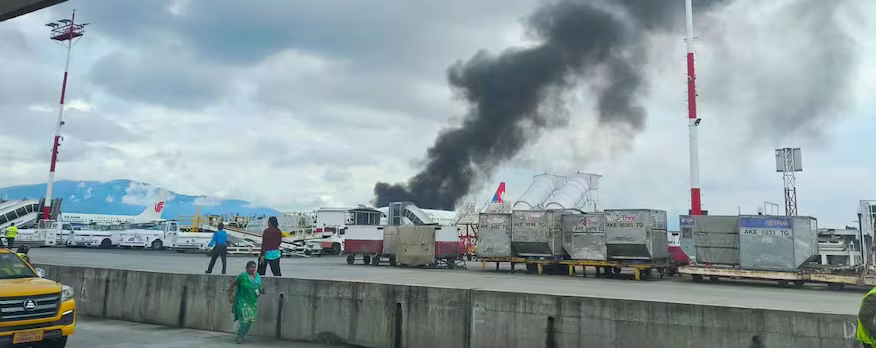 Tragedia aérea en Katmandú, se estrella un CRJ200 y fallecen 18 personas.