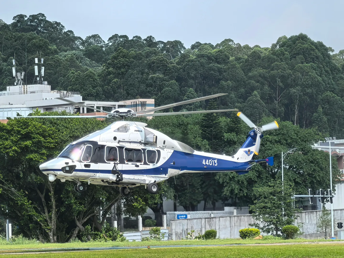 LA POLICÍA DE GUANGZHOU RECIBE SU PRIMER H175