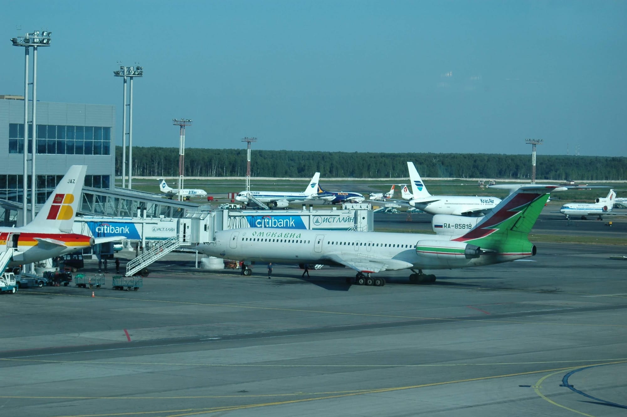 OMSKAVIA Tupolev TU154M  Domodedovo 2005