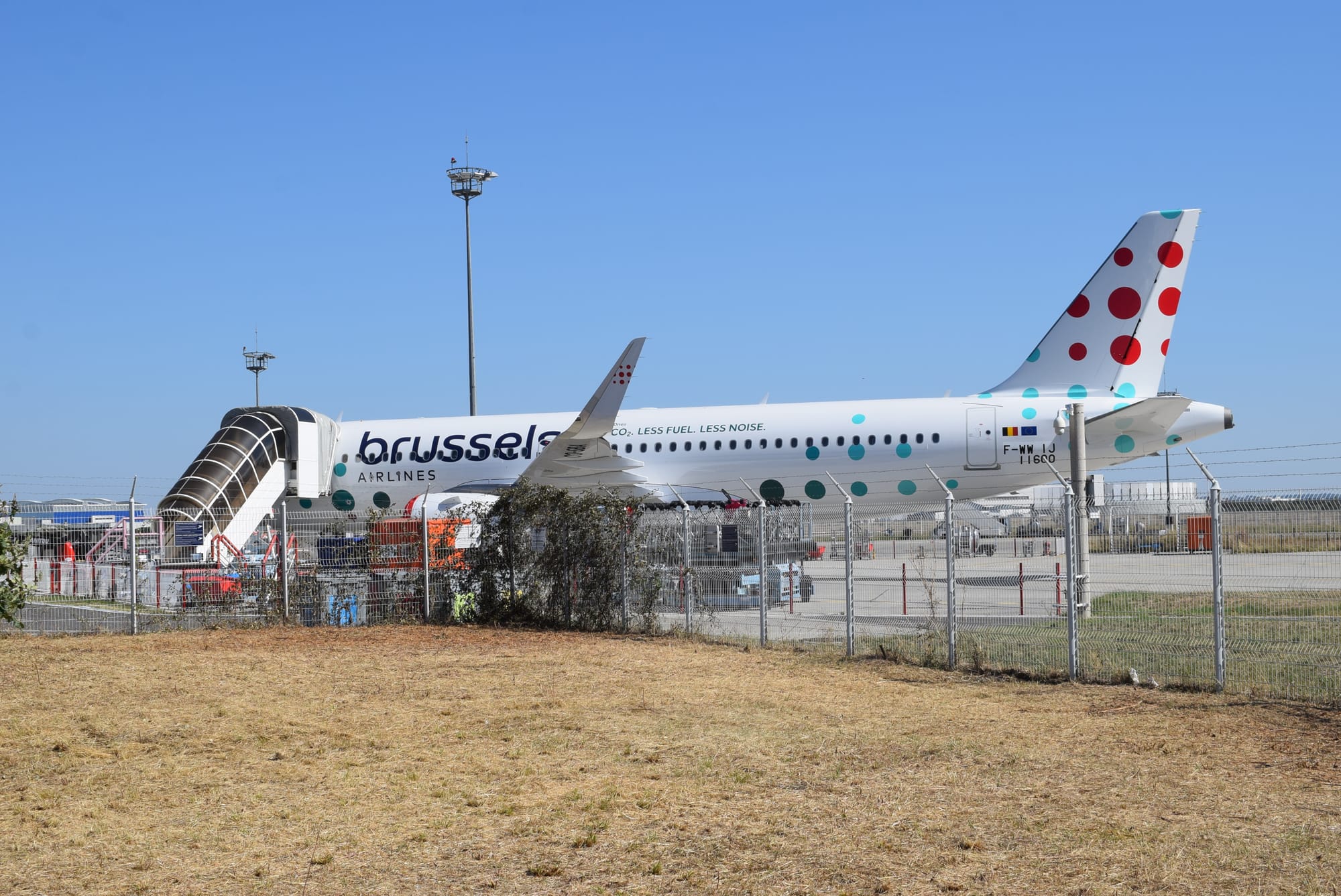 BRUSSELS AIRLINES AMPLÍA SU FLOTA E INVIERTE EN UN NUEVO INTERIOR DE CABINA.