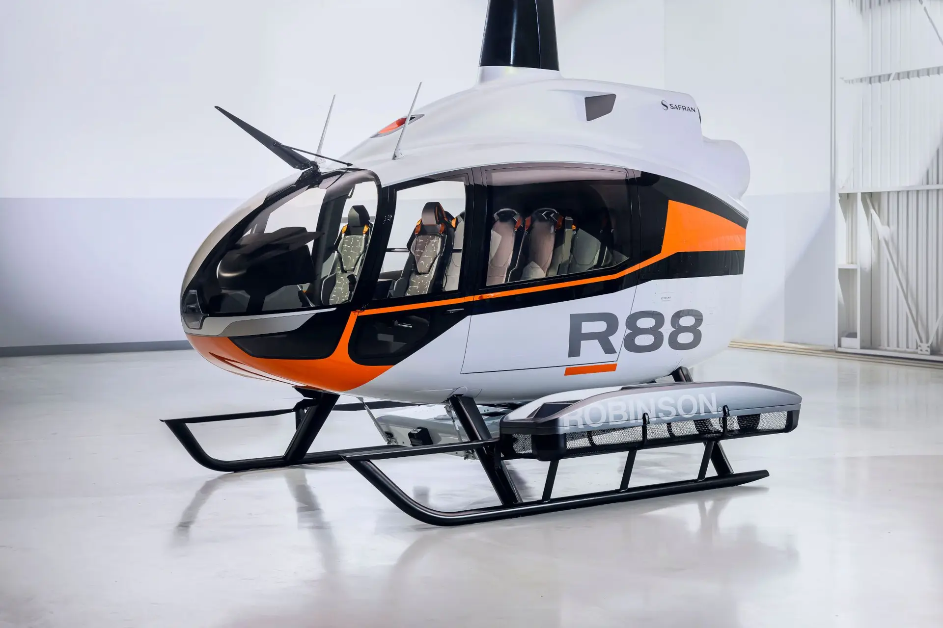 PRESENTACIÓN NUEVO ROBINSON R88.