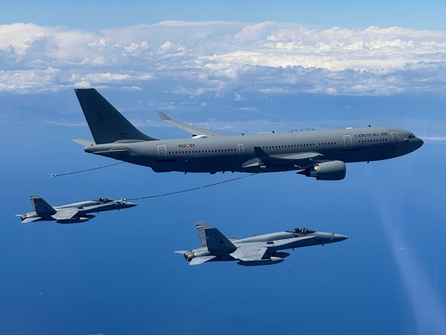 PRIMEROS REABASTECIMIENTOS EN VUELO A CARGO DEL A330 MRTT DEL ALA 45.