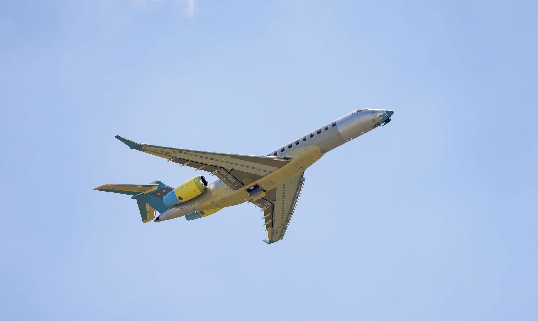 PRIMER VUELO DE UN BOMBARDIER GLOBAL 8000 DE SERIE
