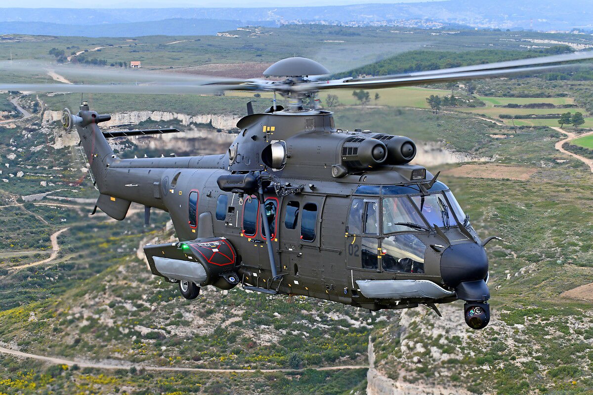 AIRBUS SE ASOCIA CON SINGAPUR PARA EXPLORAR LA COLABORACIÓN ENTRE AVIONES TRIPULADOS Y NO TRIPULADOS CON EL H225M.