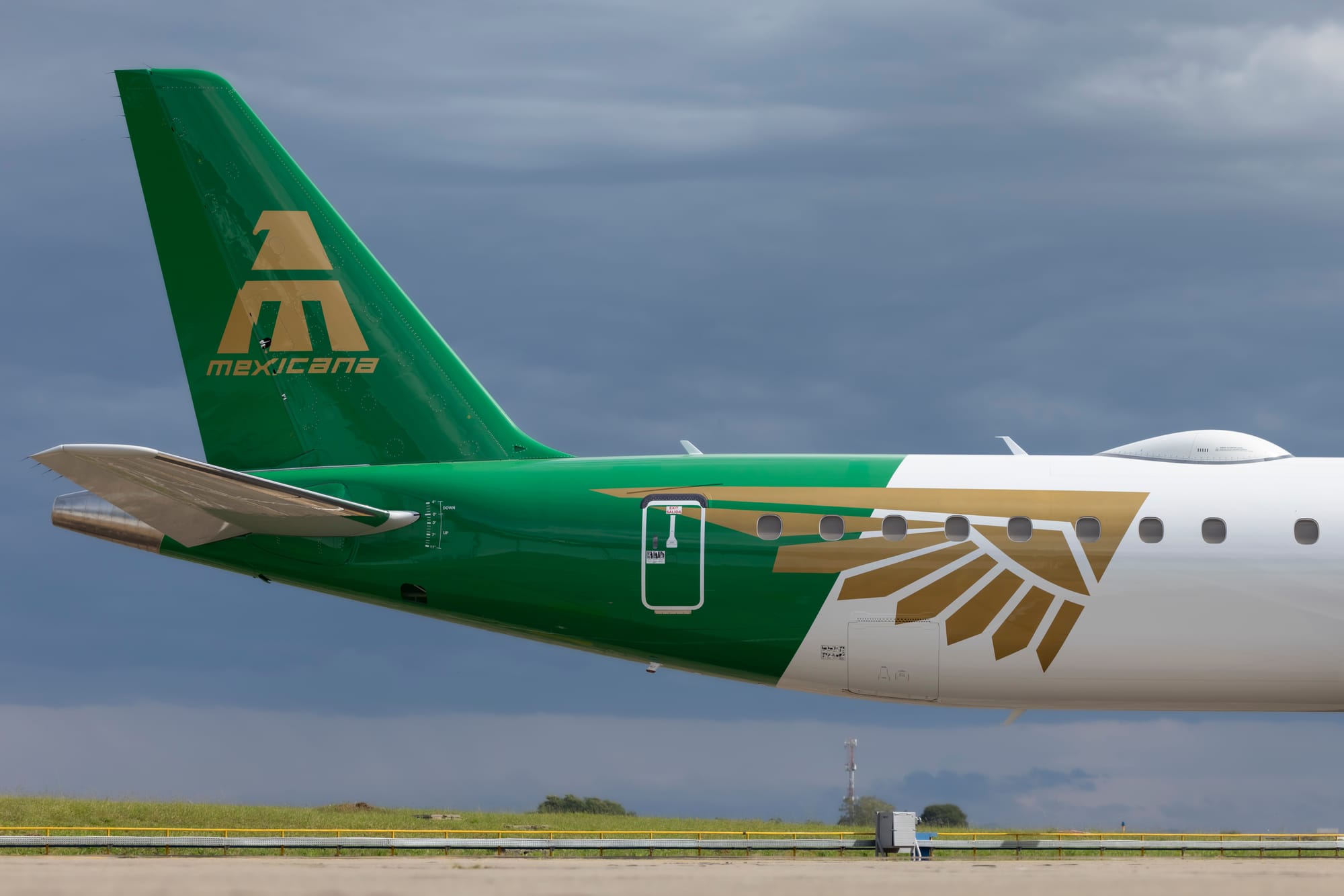 EMBRAER ENTREGA EL PRIMER AVIÓN E2 A MEXICANA.