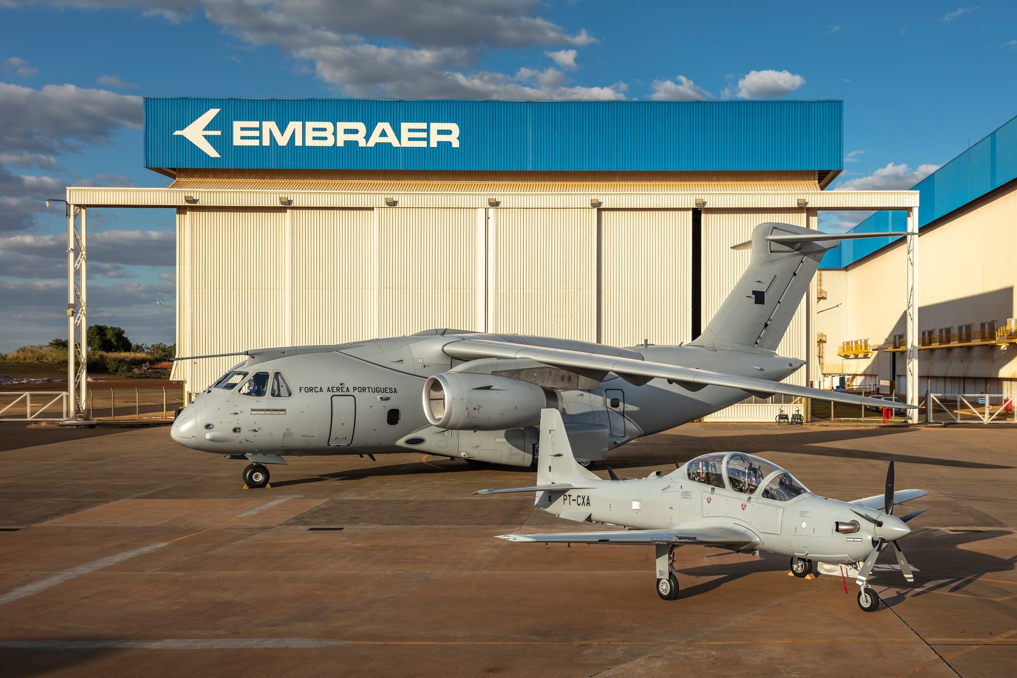 EMBRAER Y LA FUERZA AÉREA PORTUGUESA CELEBRAN IMPORTANTES HITOS CON LA ENTREGA DEL TERCER KC-390 Y EL VUELO INAGURAL DEL A-29N.